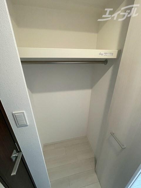 物件内観写真10　(上段に棚付きのクローゼットです！)