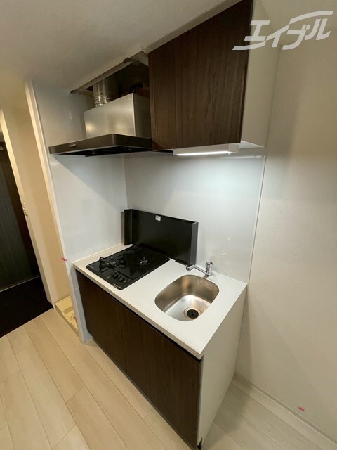 物件内観写真10　(建具は木目調のオシャレなデザイン！)