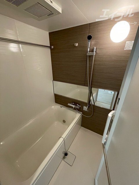 物件内観写真6　(広い水回りです)