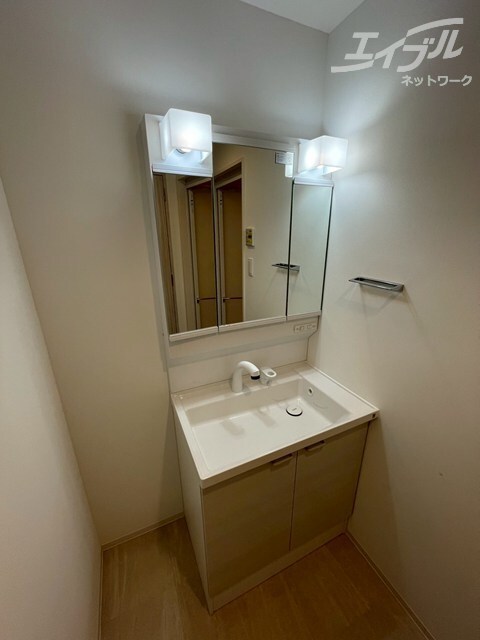 物件内観写真12　(独立洗面台です)