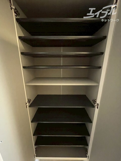 物件内観写真17　(便利な収納スペースです)
