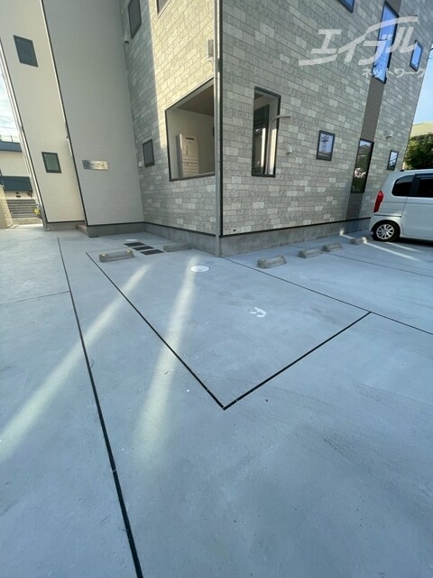 物件外観写真2　(駐車場になります)