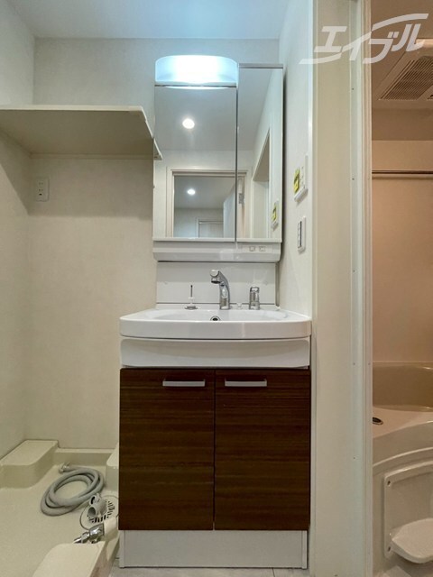 物件内観写真9　(独立洗面台です)