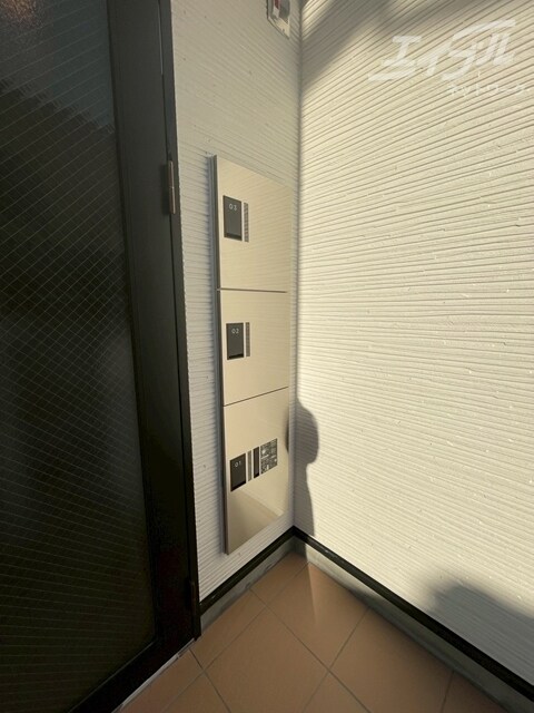 物件外観写真3　(宅配ボックス完備しております)