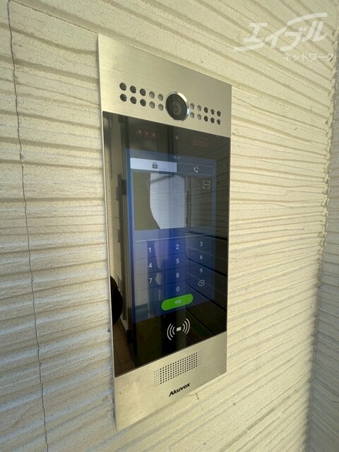 物件外観写真5　(モニター付きオートロックです)