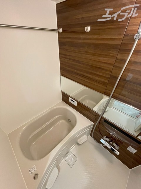 物件内観写真12　(浴室乾燥機付きお風呂になります)