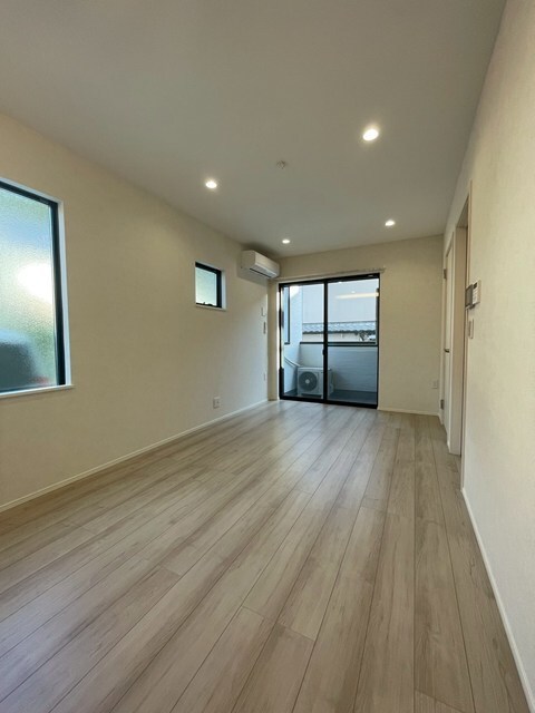 物件内観写真15　(リビングの別アングルです)