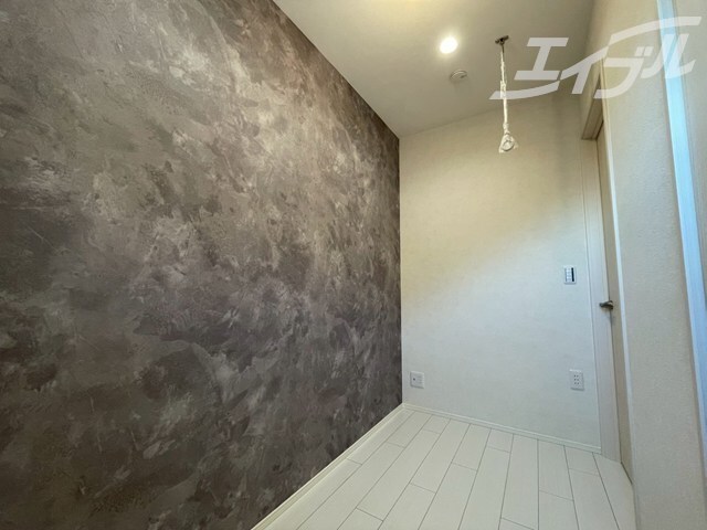 物件内観写真15　(洋室約2.5帖ございます)