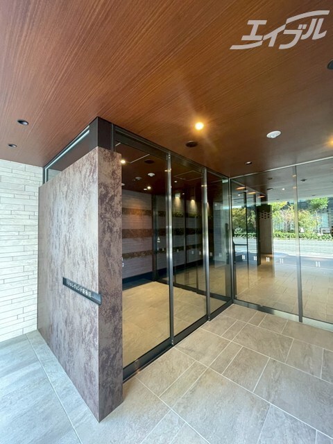 物件外観写真1　(エントランスになります)