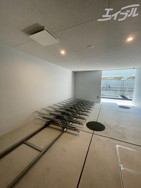 物件外観写真5　(駐輪所になります)