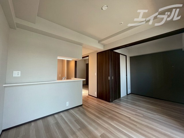 物件内観写真18　(リビング約10.0帖ございます)