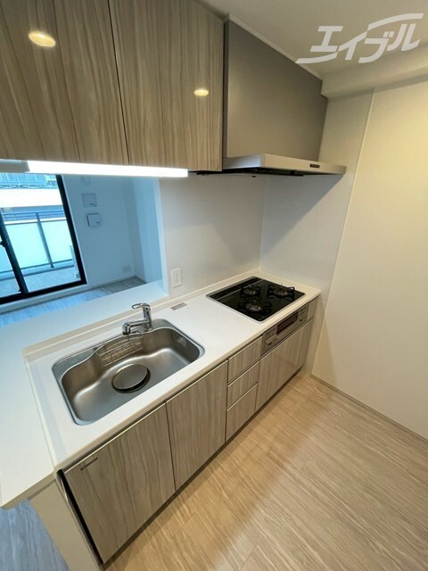 物件内観写真18　(３口ガスコンロ・グリル付きキッチンです)