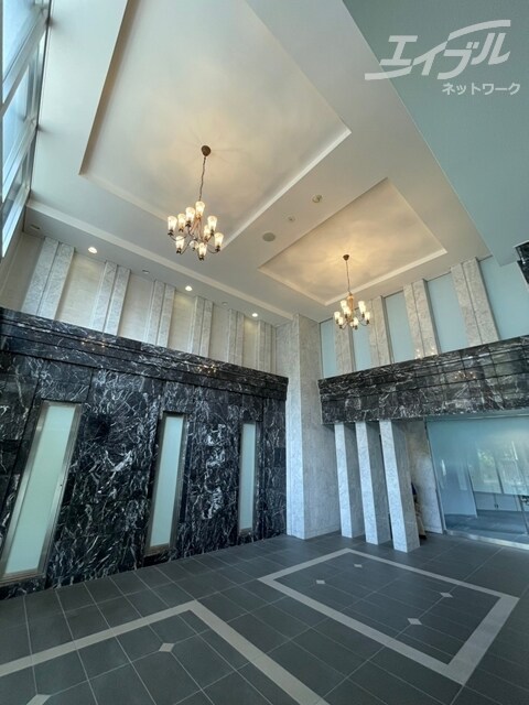 物件外観写真9　(ロビー豪華です)
