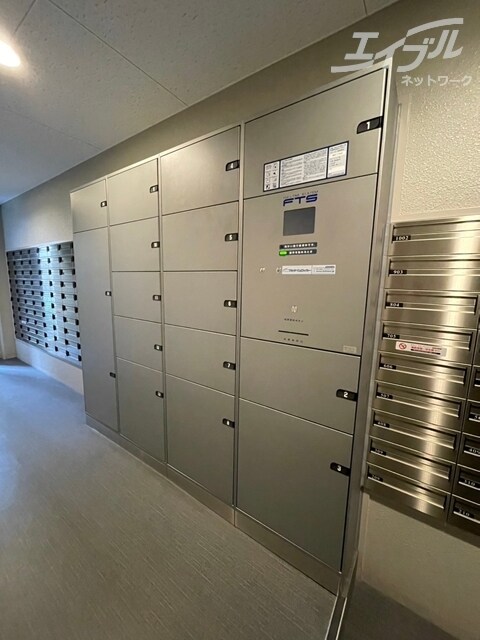 物件外観写真10　(宅配ボックス完備です)