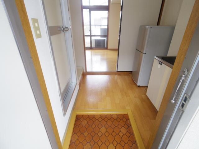 前栽駅 徒歩1分 2階の玄関周り