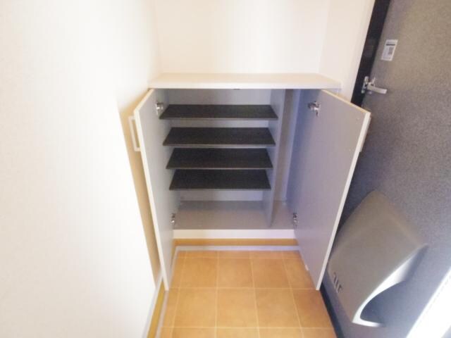 天理駅 徒歩8分 1階の玄関周り