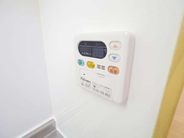 物件内観写真31　(給湯器リモコン)