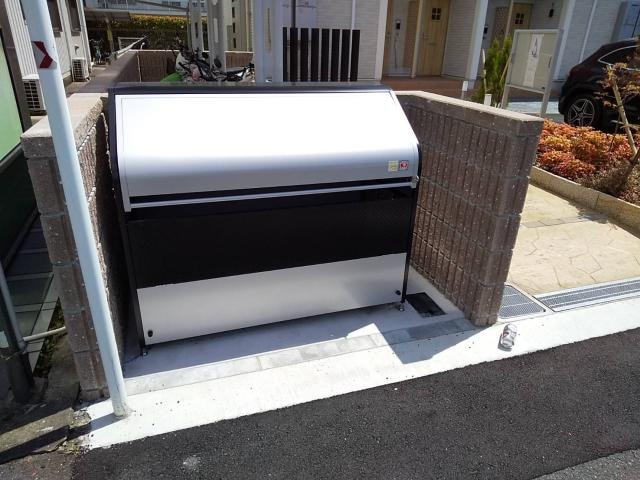 物件外観写真3　(ゴミ置き場)