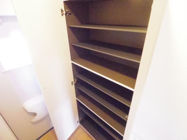 物件内観写真15　(下駄箱)