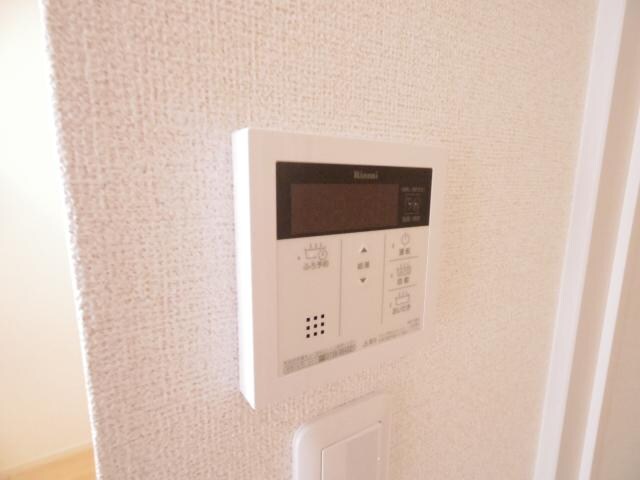 物件内観写真29　(給湯器リモコン)