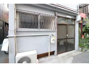 西区貸家外観写真