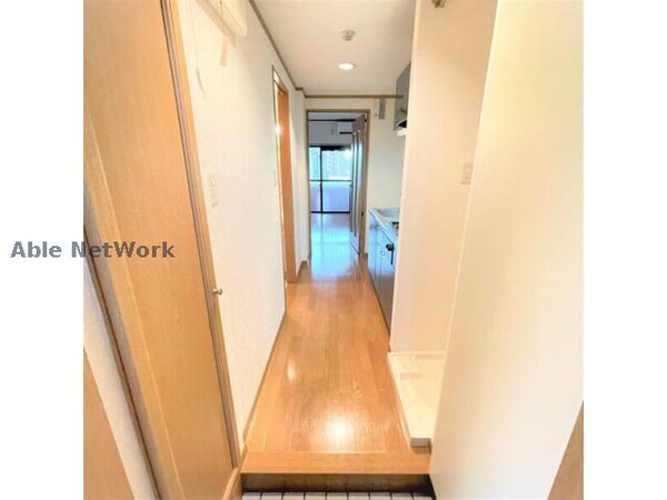 玄関回り(※同物件別部屋の写真です。)