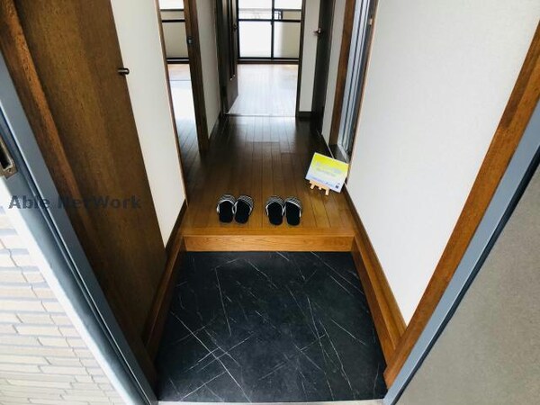 玄関回り(同物件別部屋)
