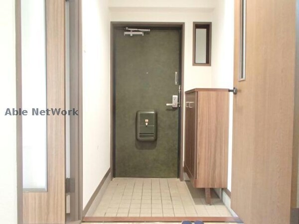 玄関回り(※同物件別部屋の写真です。)