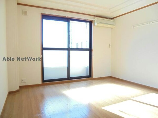 居室(※同物件別部屋の写真です。)