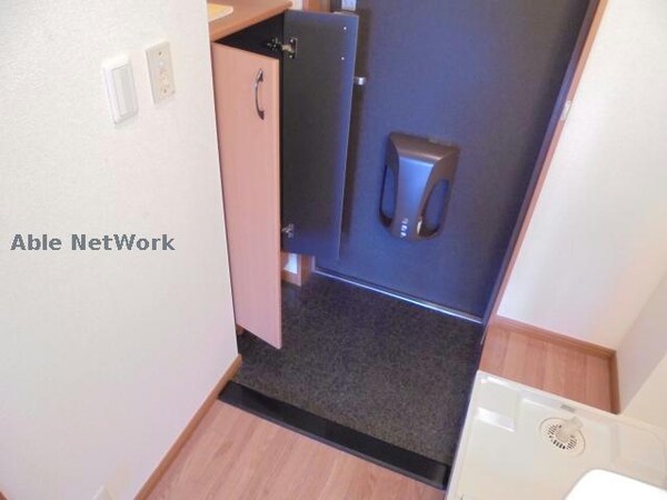 玄関回り(※同物件別部屋の写真です。)