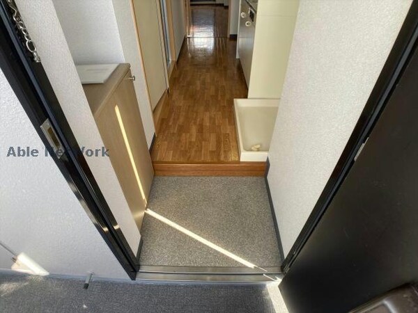 玄関回り(※同物件別部屋の写真です。)