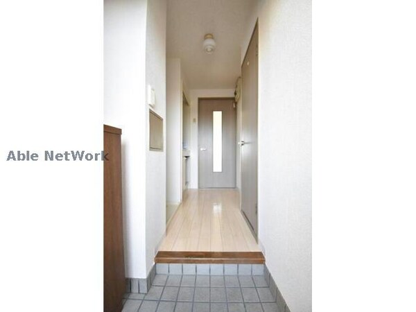 玄関回り(※同物件別部屋の写真です。)