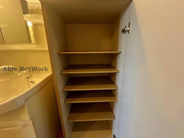玄関回り(※同物件別部屋の写真です。)