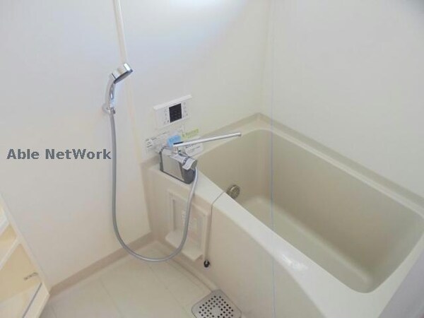 バス／シャワールーム等(※同一建物、別部屋の写真です。)