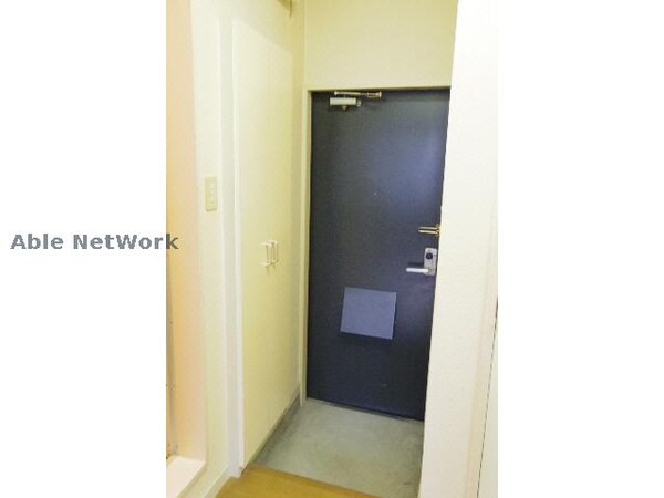 玄関回り(※同物件別部屋の写真です。)