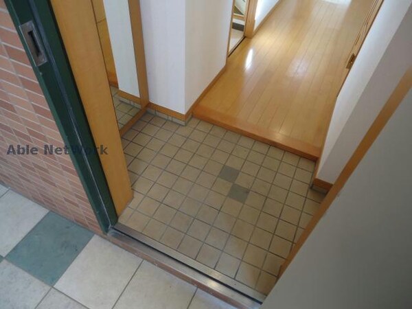 玄関回り(※同物件別部屋の写真です。)