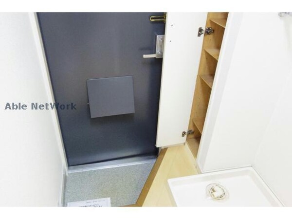玄関回り(※同一建物、他部屋写真です。)