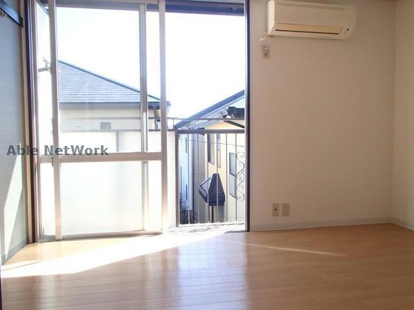 居室(※同一建物、他部屋の写真です。)