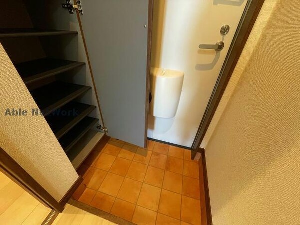 玄関回り(※同物件別部屋の写真です。)