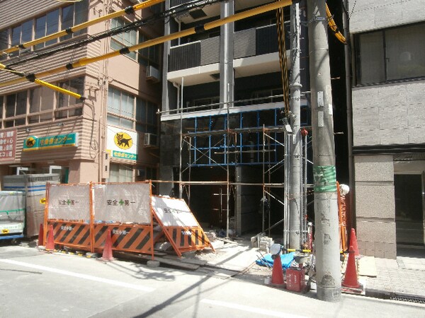 建築中