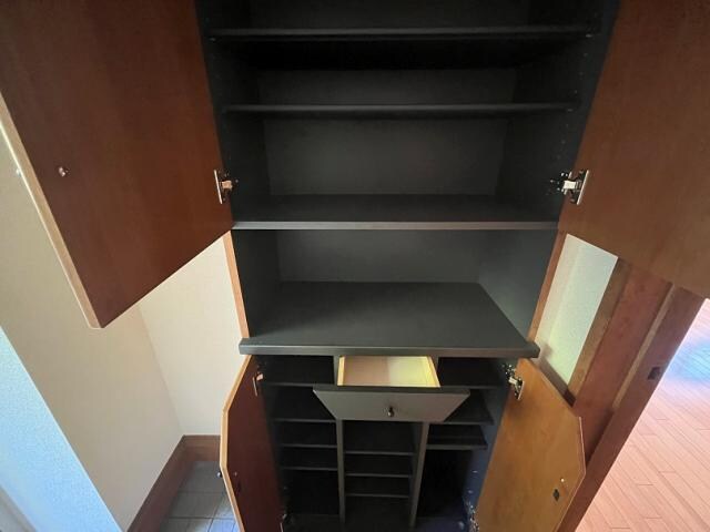 物件内観写真3　(下駄箱内)