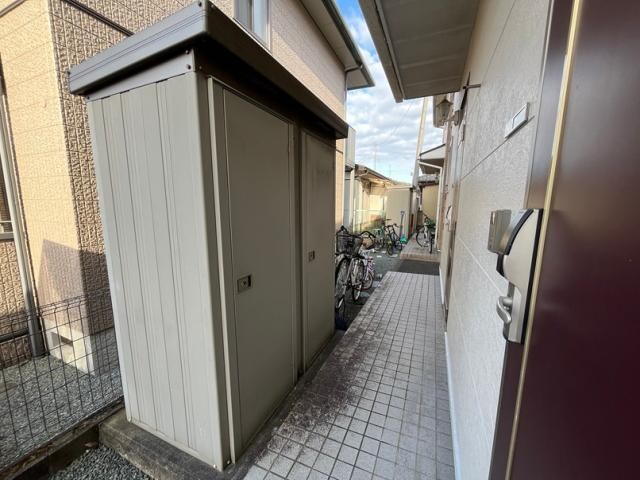 物件内観写真2　(外物置)