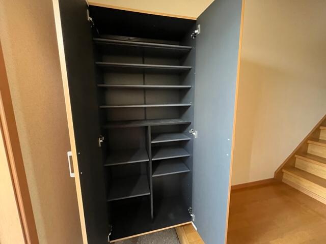 物件内観写真5　(下駄箱内)