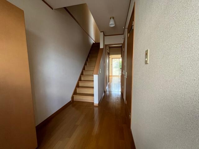 物件内観写真6　(玄関ホール)