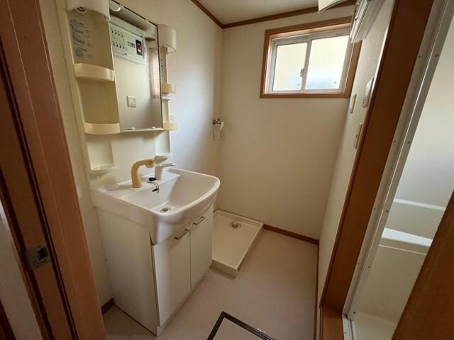 物件内観写真7　(シャワードレッサー、窓有り)