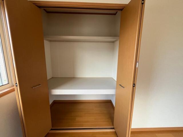 物件内観写真29　(2F洋室6.67帖収納内)