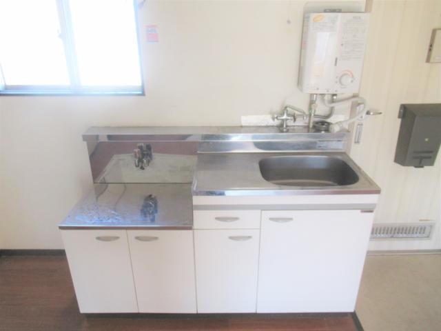 物件内観写真3　(窓があるキッチン。)