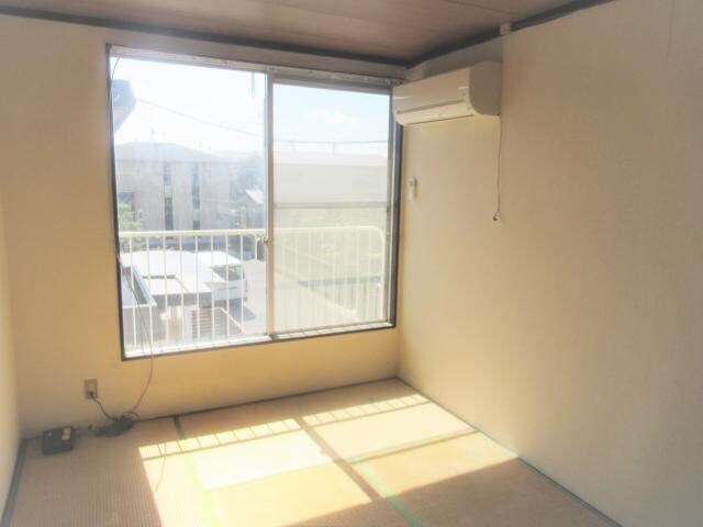 物件内観写真10　(間南向きで明るい♪)