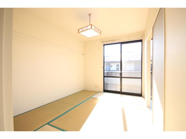 メゾンドワカバヤシＣ棟の居室(南向き和室６帖です！)