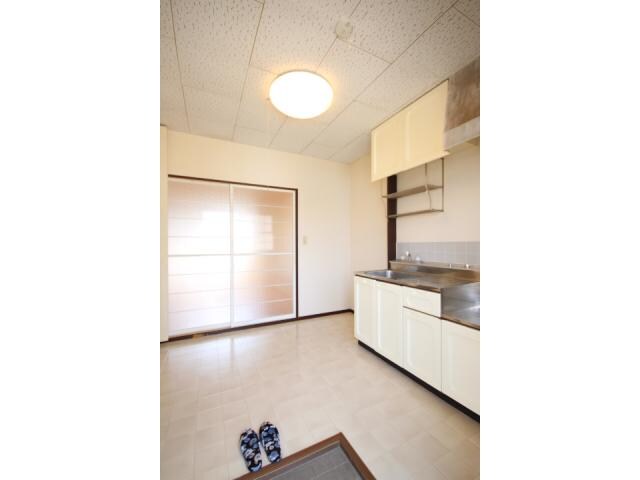 物件内観写真3　(玄関からの眺めです！)